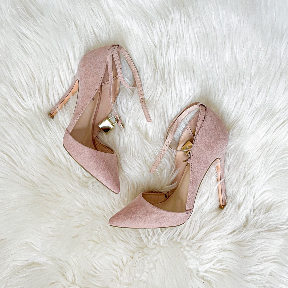 Shoedazzle Pumps